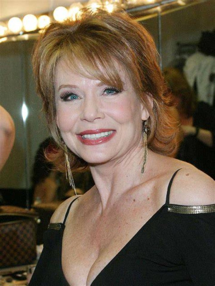 Julia Barr Bio (Wiki) 