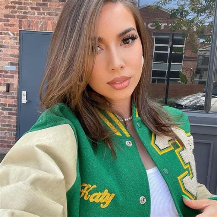 Lustrelux Bio (Wiki) 