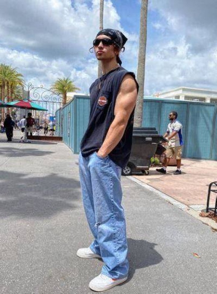 Mathew Valenzuela 