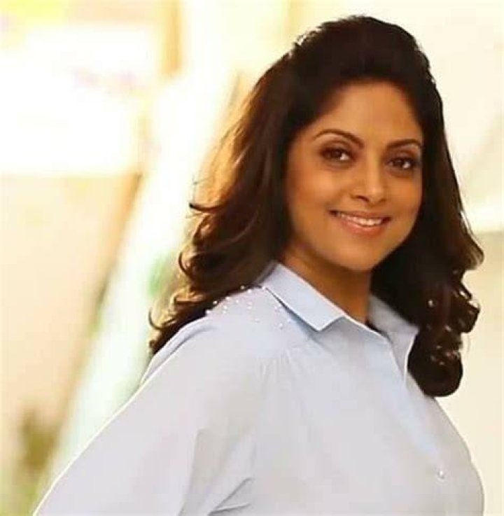 Nadhiya Bio (Wiki) 