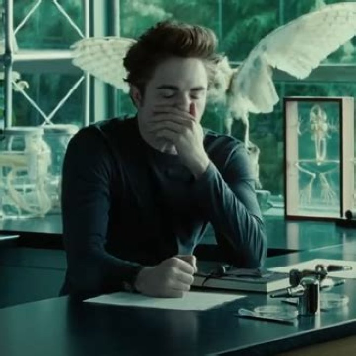 Robert Pattinson smells
